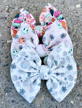 Load image into Gallery viewer, New Years Bow-matching shirt available