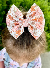 Load image into Gallery viewer, Pink Pumpkins Bow