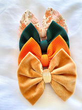 Load image into Gallery viewer, Pink Pumpkins Bow