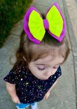 Load image into Gallery viewer, Faux Glitter Green Bow