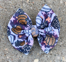 Load image into Gallery viewer, Wild Purple Pumpkins Bow