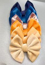 Load image into Gallery viewer, Velvet Midnight Blue Bow