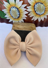 Load image into Gallery viewer, Cream Bow