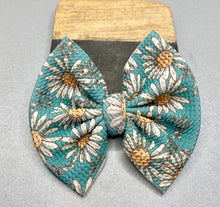 Load image into Gallery viewer, Polished Turquoise- Daisy Garden Bow