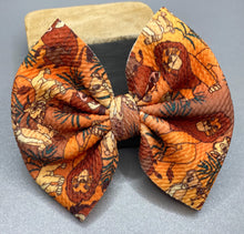 Load image into Gallery viewer, Lion Family Bow