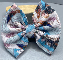 Load image into Gallery viewer, Ice Sisters Bow