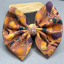 Load image into Gallery viewer, Tower Princess Bow