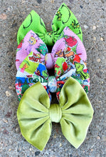 Load image into Gallery viewer, Green Velvet Bow