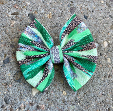 Load image into Gallery viewer, Holiday Green & Leopard Brushstrokes Bow/Wrap