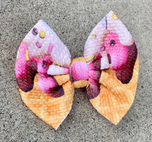 Load image into Gallery viewer, Neopolitan Ice Cream Bow