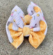 Load image into Gallery viewer, Vanilla Ice Cream Bow