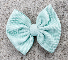 Load image into Gallery viewer, Mint Bow