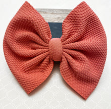 Load image into Gallery viewer, Salmon Pink Bow