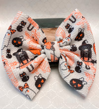 Load image into Gallery viewer, Spooky Fam Bow