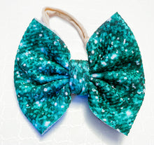 Load image into Gallery viewer, Faux Glitter Green Bow