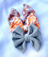 Load image into Gallery viewer, Orange and Coral Tie Dye Bow
