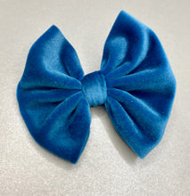 Load image into Gallery viewer, Velvet Teal Bow
